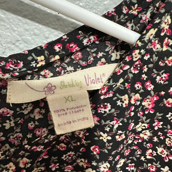 Women's Shrinking Violet Top XL Black Floral pocket front petal sleeve polyester - Picture 3 of 10